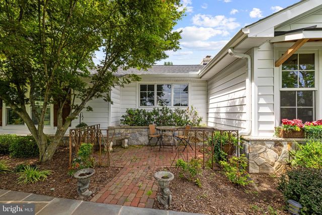 34994 WILLIAMS GAP RD, Round Hill, VA 20141