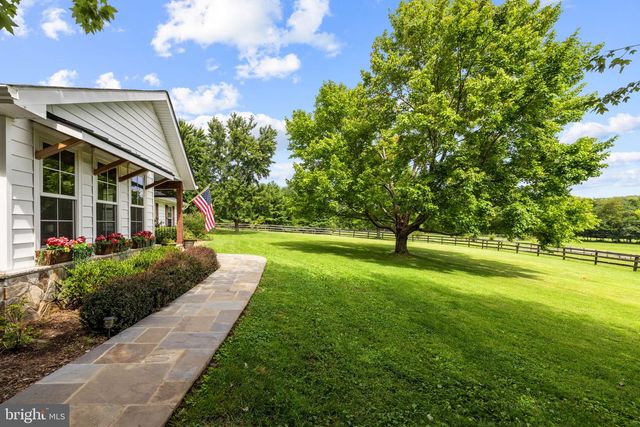 34994 WILLIAMS GAP RD, Round Hill, VA 20141