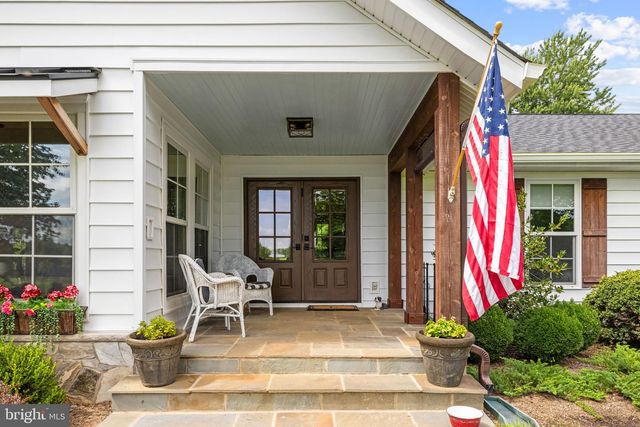 34994 WILLIAMS GAP RD, Round Hill, VA 20141