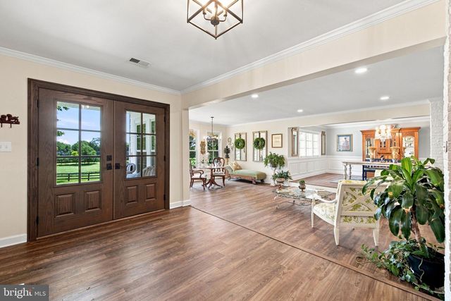 34994 WILLIAMS GAP RD, Round Hill, VA 20141