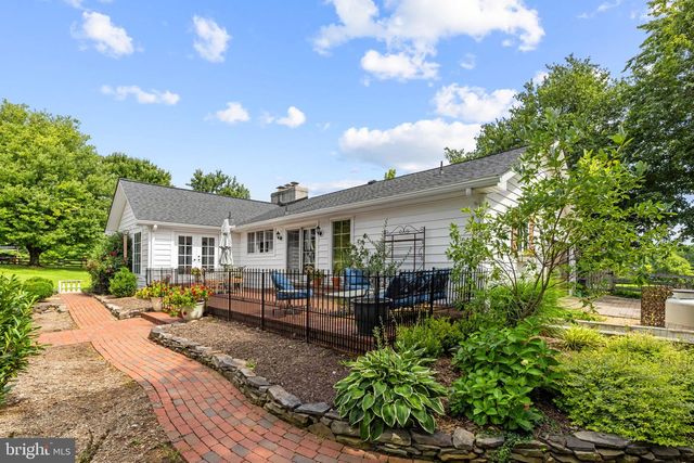 34994 WILLIAMS GAP RD, Round Hill, VA 20141