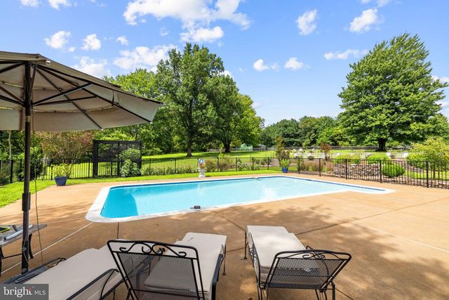 34994 WILLIAMS GAP RD, Round Hill, VA 20141
