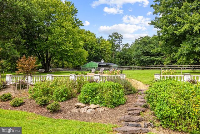 34994 WILLIAMS GAP RD, Round Hill, VA 20141