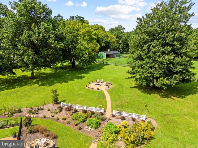 34994 WILLIAMS GAP RD, Round Hill, VA 20141