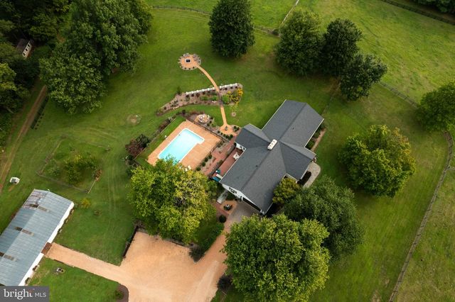 34994 WILLIAMS GAP RD, Round Hill, VA 20141