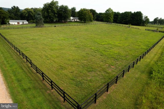 34994 WILLIAMS GAP RD, Round Hill, VA 20141