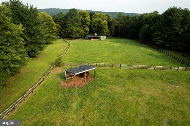 34994 WILLIAMS GAP RD, Round Hill, VA 20141