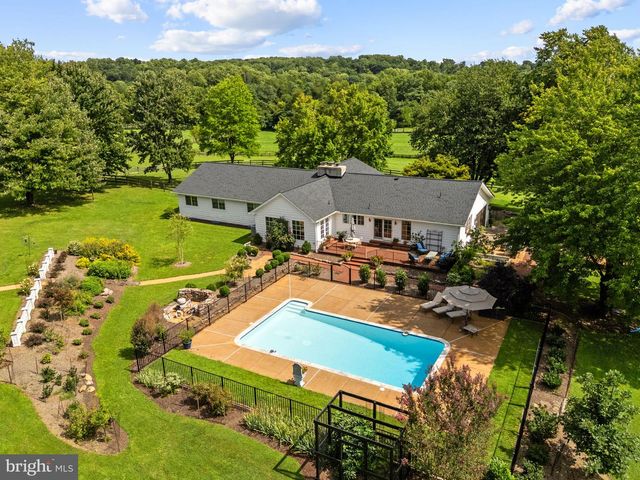 34994 WILLIAMS GAP RD, Round Hill, VA 20141