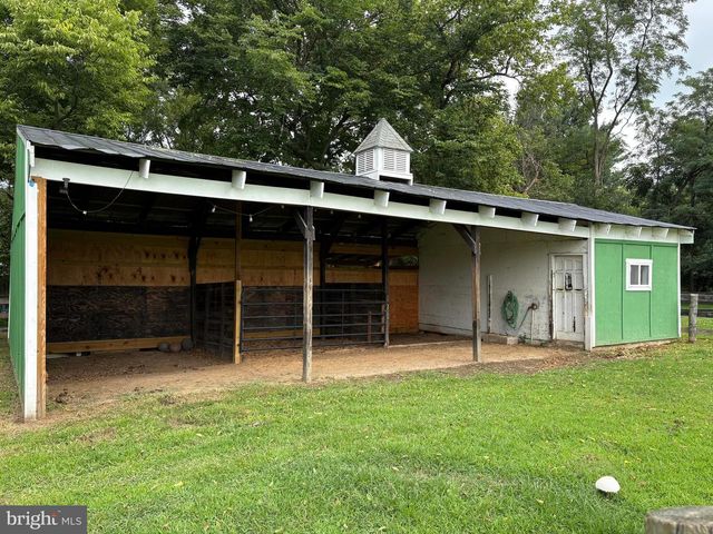 34994 WILLIAMS GAP RD, Round Hill, VA 20141