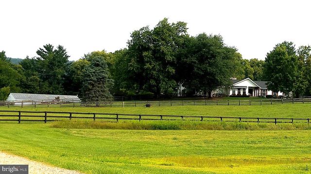 34994 WILLIAMS GAP RD, Round Hill, VA 20141
