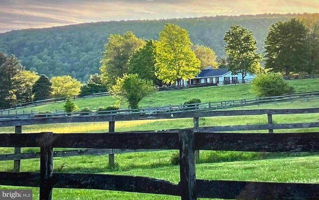 34994 WILLIAMS GAP RD, Round Hill, VA 20141
