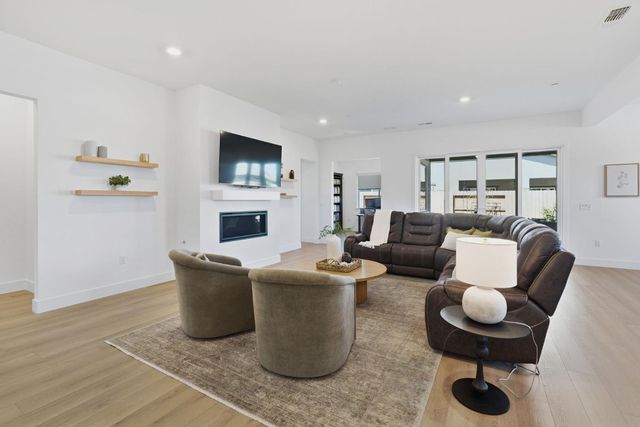 1756 Red Lake Way, Lincoln, CA 95648