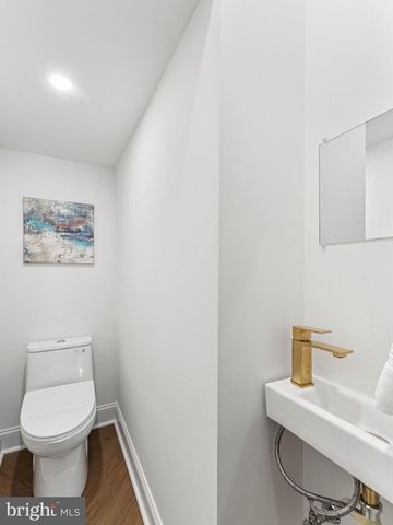2005 S 9TH ST, Philadelphia, PA 19148