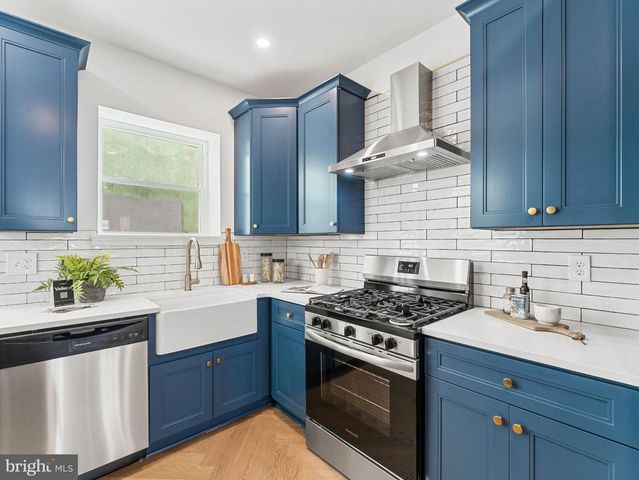 2005 S 9TH ST, Philadelphia, PA 19148