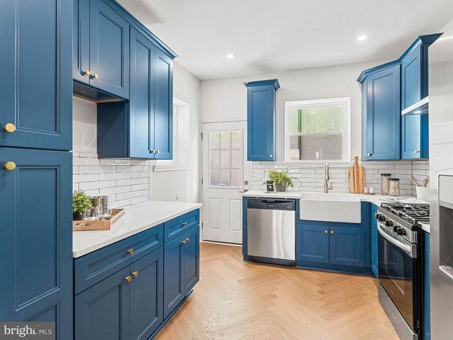 2005 S 9TH ST, Philadelphia, PA 19148