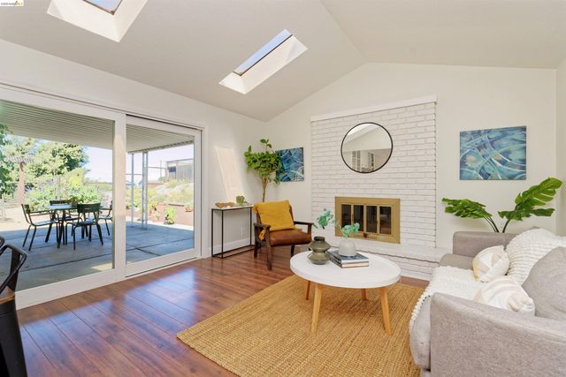 983 Seascape Cir, Rodeo, CA 94572