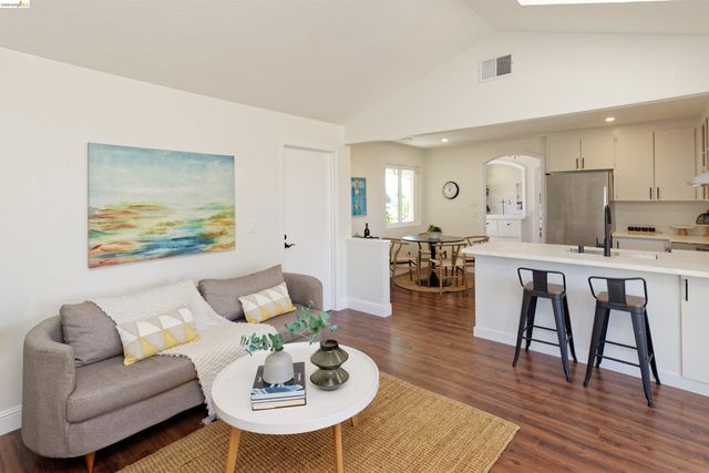 983 Seascape Cir, Rodeo, CA 94572