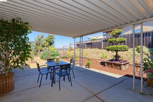 983 Seascape Cir, Rodeo, CA 94572