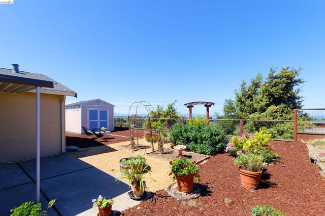 983 Seascape Cir, Rodeo, CA 94572