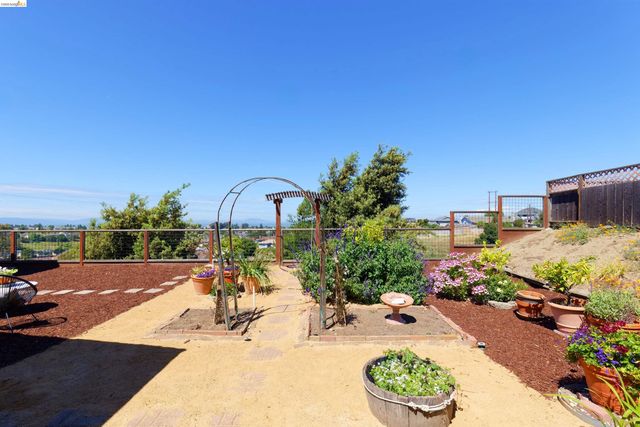 983 Seascape Cir, Rodeo, CA 94572