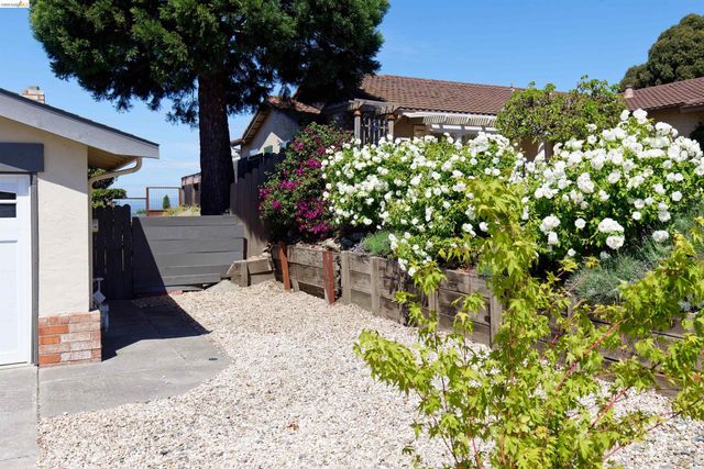 983 Seascape Cir, Rodeo, CA 94572