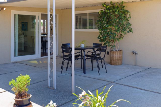 983 Seascape Cir, Rodeo, CA 94572