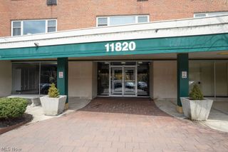 11820 Edgewater Drive 110, Lakewood, OH 44107