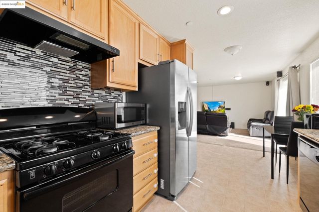 386 Paige Ln, Merced, CA 95341