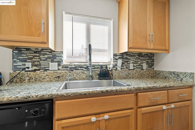 386 Paige Ln, Merced, CA 95341