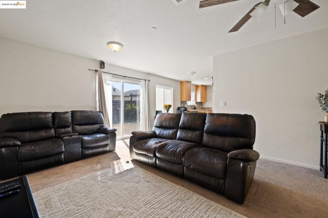 386 Paige Ln, Merced, CA 95341