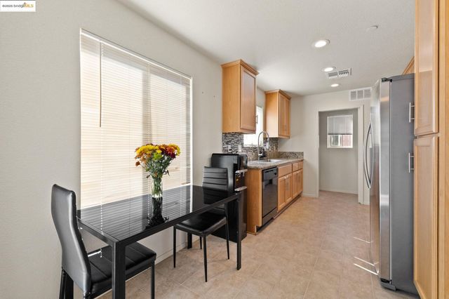 386 Paige Ln, Merced, CA 95341