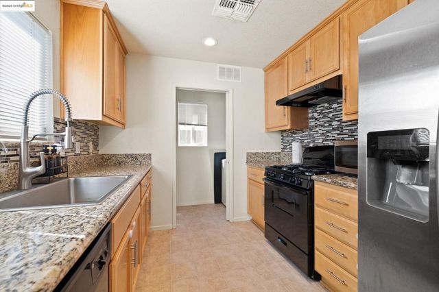 386 Paige Ln, Merced, CA 95341