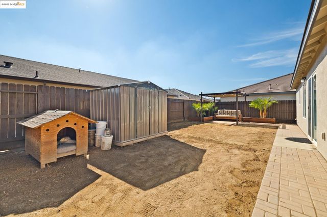 386 Paige Ln, Merced, CA 95341