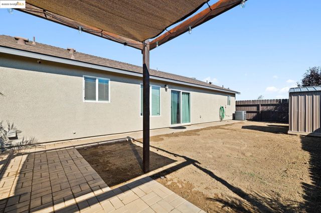 386 Paige Ln, Merced, CA 95341