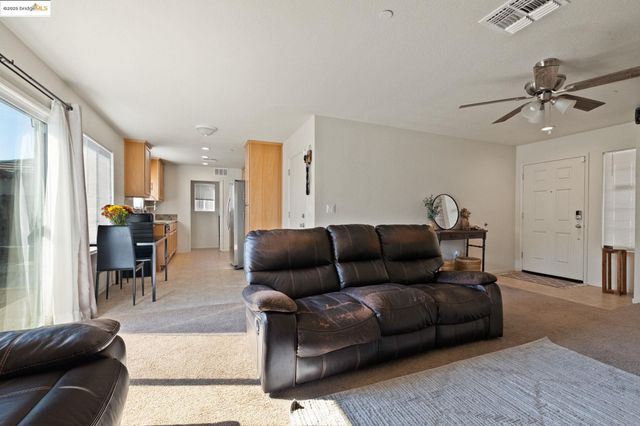 386 Paige Ln, Merced, CA 95341