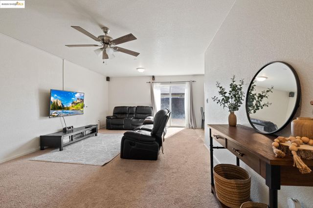 386 Paige Ln, Merced, CA 95341