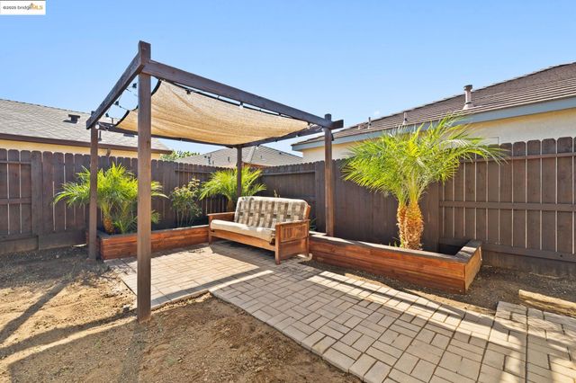 386 Paige Ln, Merced, CA 95341