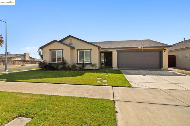 386 Paige Ln, Merced, CA 95341