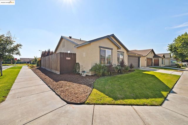 386 Paige Ln, Merced, CA 95341