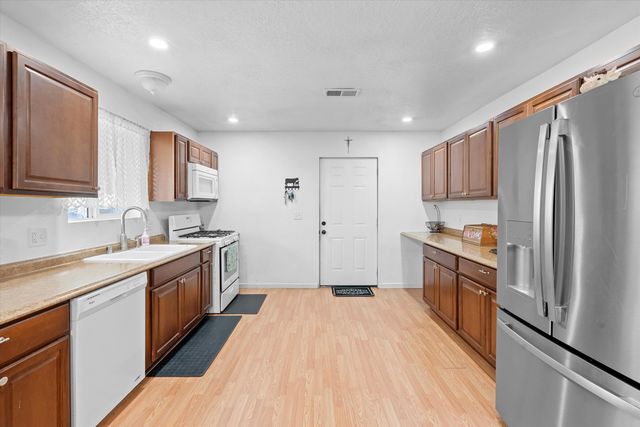 2224 Bartolo Avenue SW, Albuquerque, NM 87105