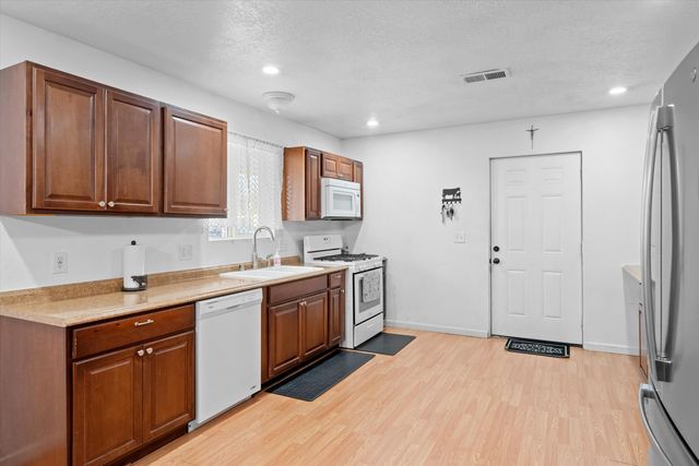 2224 Bartolo Avenue SW, Albuquerque, NM 87105