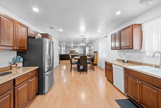 2224 Bartolo Avenue SW, Albuquerque, NM 87105