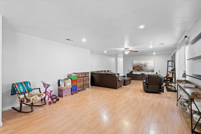 2224 Bartolo Avenue SW, Albuquerque, NM 87105