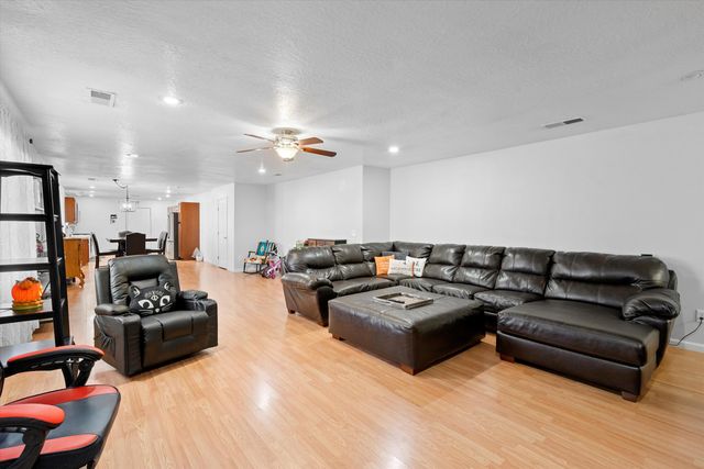 2224 Bartolo Avenue SW, Albuquerque, NM 87105