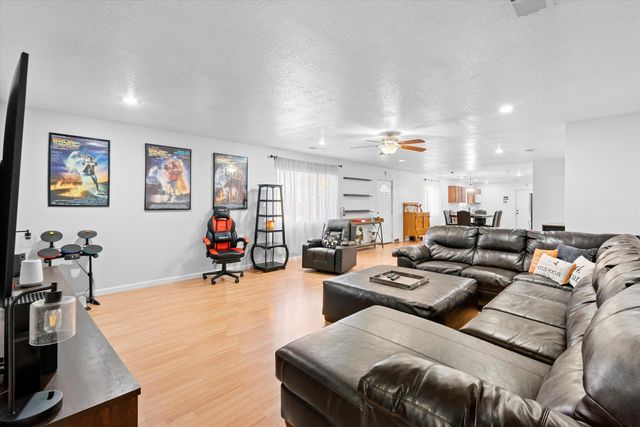 2224 Bartolo Avenue SW, Albuquerque, NM 87105