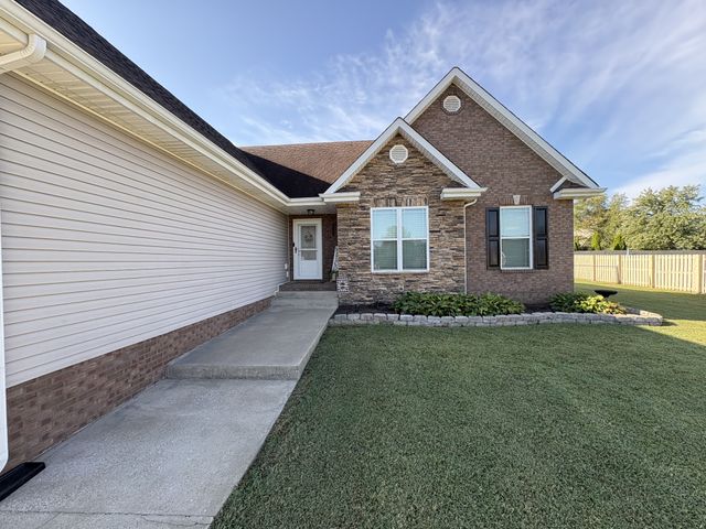 1100 Jon Dr, Clarksville, TN 37043