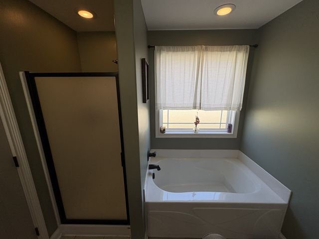 1100 Jon Dr, Clarksville, TN 37043