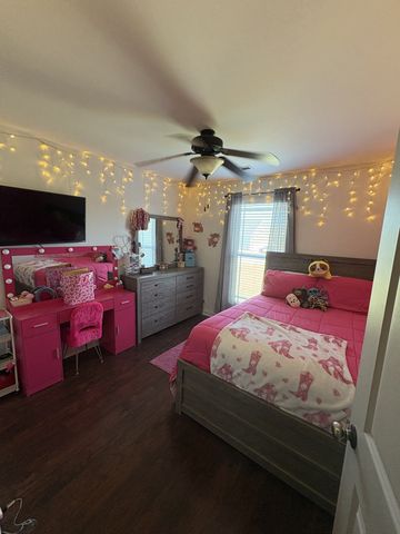 1100 Jon Dr, Clarksville, TN 37043