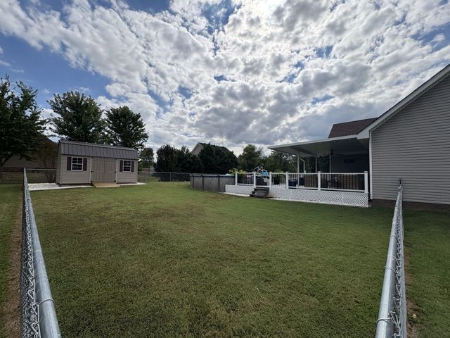 1100 Jon Dr, Clarksville, TN 37043
