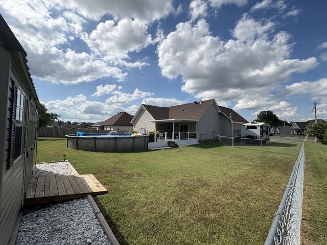 1100 Jon Dr, Clarksville, TN 37043